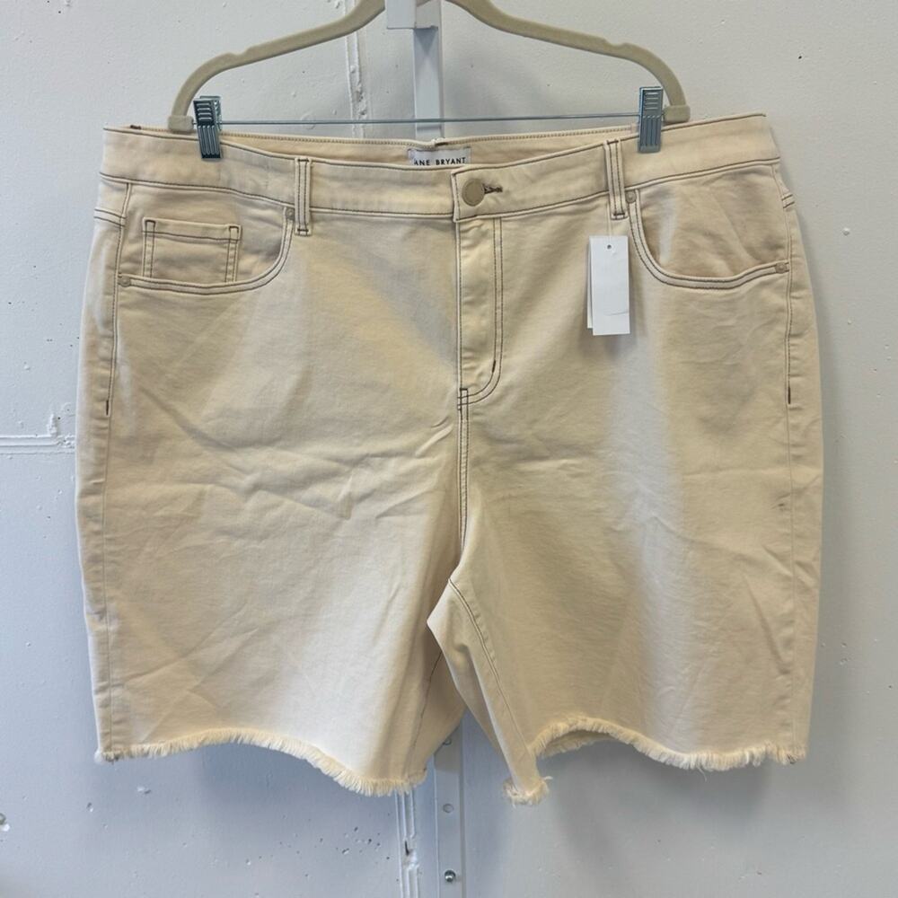 NWT Lane Bryant Boyfriend Bermuda Signature Fit Stretch Shorts Mid Rise Beige 24